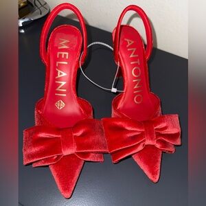 NWT ANTONIO MELANI Red Velvet Bow Heels Sz 6